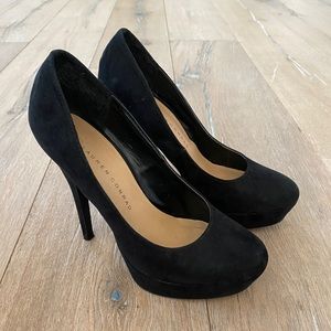 Women’s black heels size 7